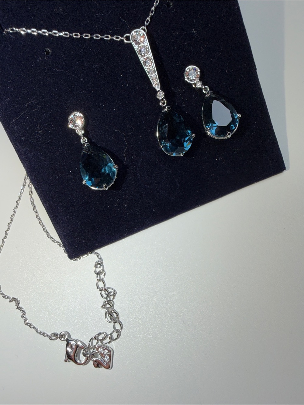 NEW SWAROVSKI VINTAGE SET DROP SHAPE DARK BLUE CRYSTAL NECKLACE AND EARRINGS - Picture 13 of 13